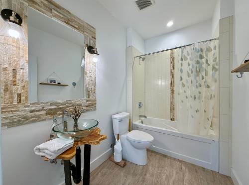 605 Woodland Avenue, Gibsons, BC 