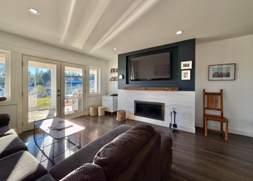 605 Woodland Avenue, Gibsons, BC 