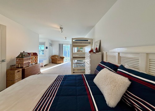 605 Woodland Avenue, Gibsons, BC 