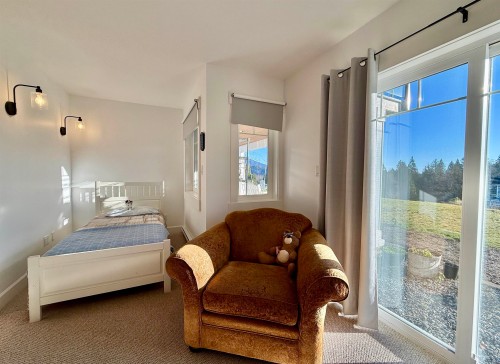 605 Woodland Avenue, Gibsons, BC 