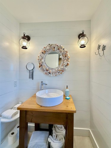 605 Woodland Avenue, Gibsons, BC 