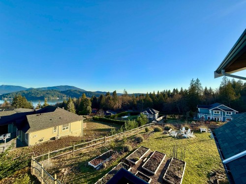 605 Woodland Avenue, Gibsons, BC 