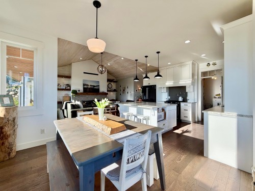 605 Woodland Avenue, Gibsons, BC 