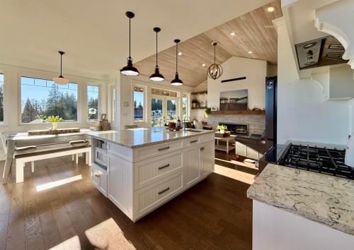 605 Woodland Avenue, Gibsons, BC 