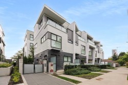 138 Woodstock Avenue W Vancouver, BC V5Y 0N1