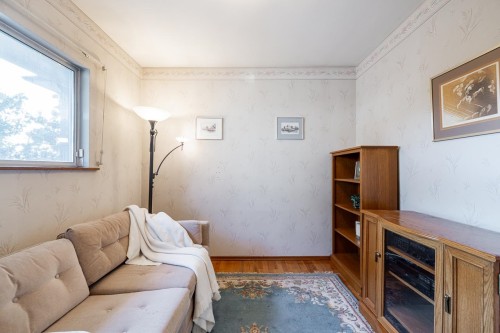 1910 Holdom Avenue, Burnaby, BC 