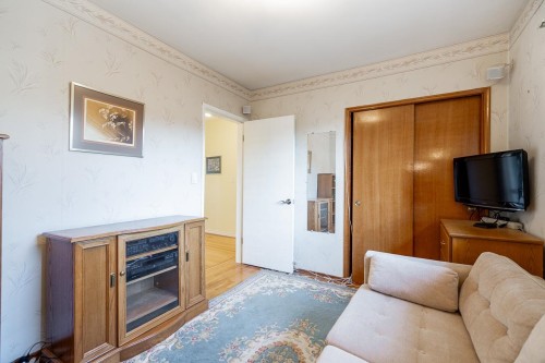 1910 Holdom Avenue, Burnaby, BC 