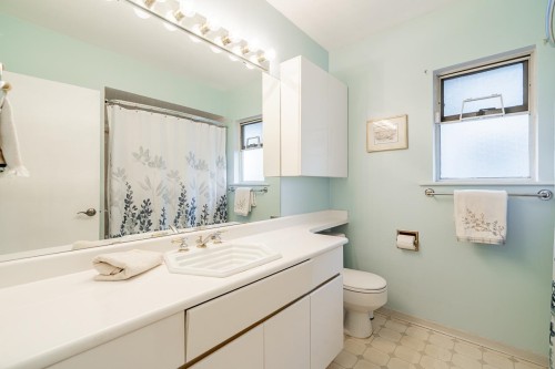 1910 Holdom Avenue, Burnaby, BC 