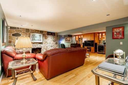 1910 Holdom Avenue, Burnaby, BC 