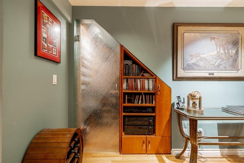 1910 Holdom Avenue, Burnaby, BC 