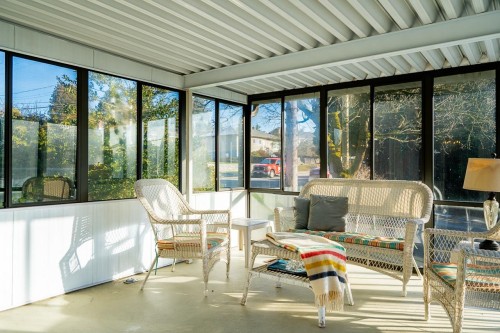 1910 Holdom Avenue, Burnaby, BC 