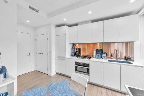 303-1480 Howe Street, Vancouver, BC 