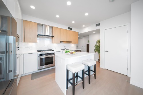 2501-7769 Park Crescent, Burnaby, BC 