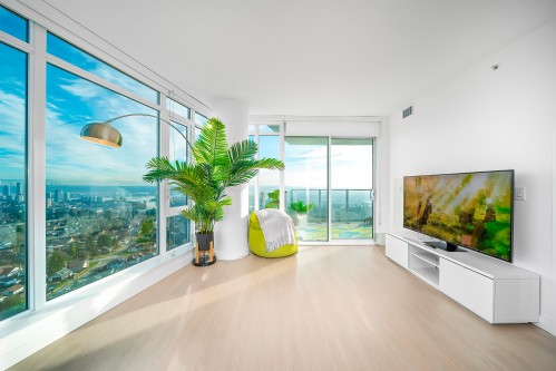 2501-7769 Park Crescent, Burnaby, BC 