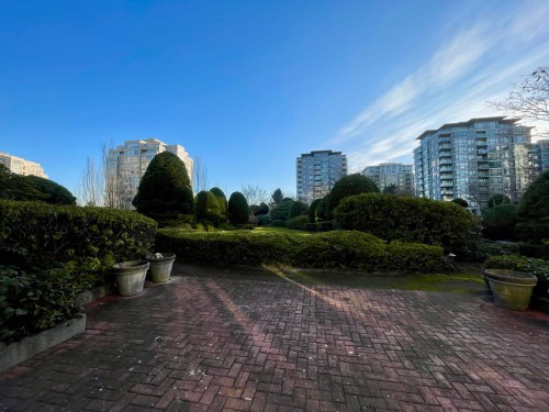 702-6191 Buswell Street, Richmond, BC 