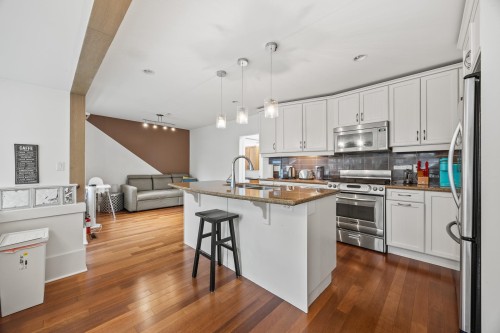 3276 21St Avenue W, Vancouver, BC 