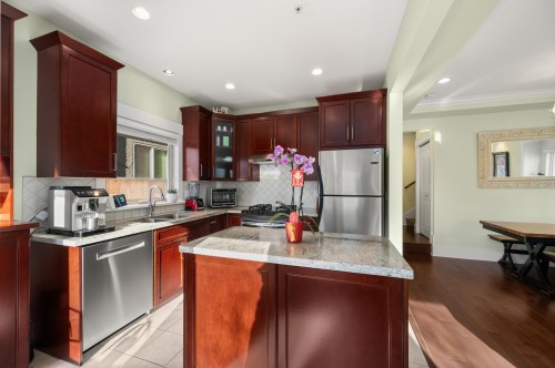 720 68Th Avenue W, Vancouver, BC 