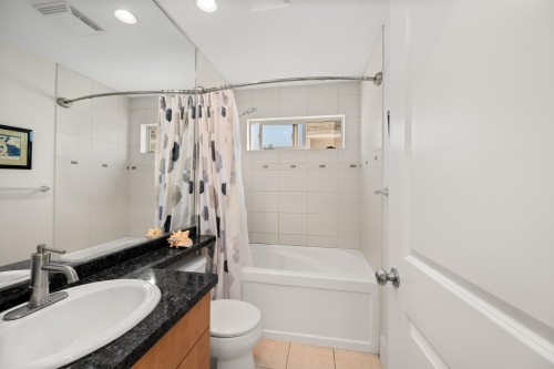 720 68Th Avenue W, Vancouver, BC 