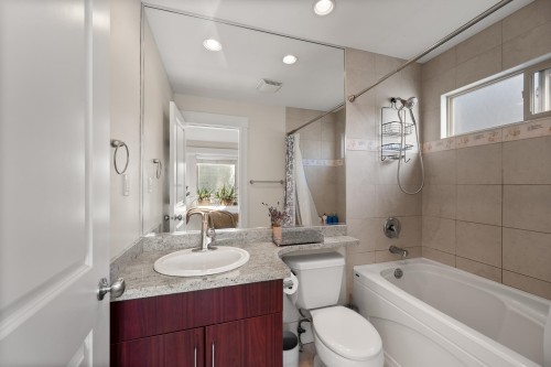 720 68Th Avenue W, Vancouver, BC 