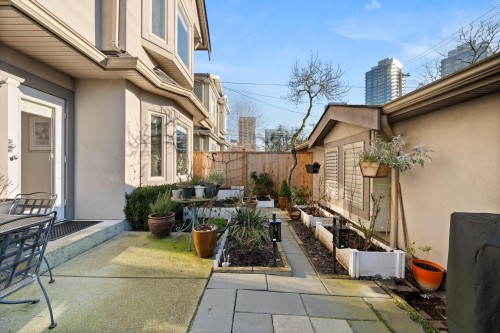 720 68Th Avenue W, Vancouver, BC 