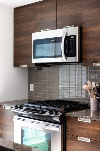 1901-2968 Glen Drive, Coquitlam, BC 