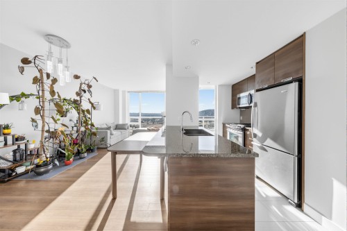 1901-2968 Glen Drive, Coquitlam, BC 