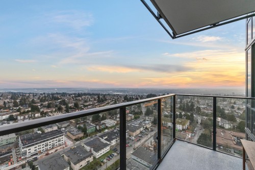 2404-6537 Telford Avenue, Burnaby, BC 