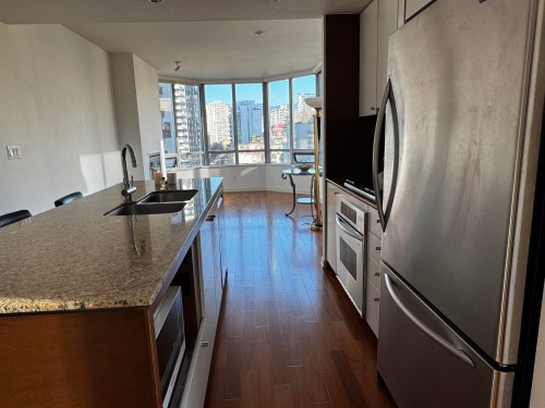 806-1005 Beach Avenue, Vancouver, BC 