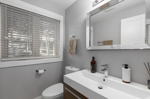 1448 Sandhurst Place, West Vancouver, BC 