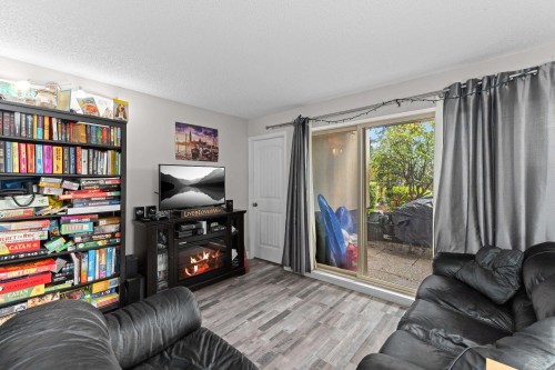 112-9847 Manchester Drive, Burnaby, BC 