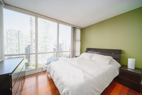 1906-1077 Marinaside Crescent, Vancouver, BC 