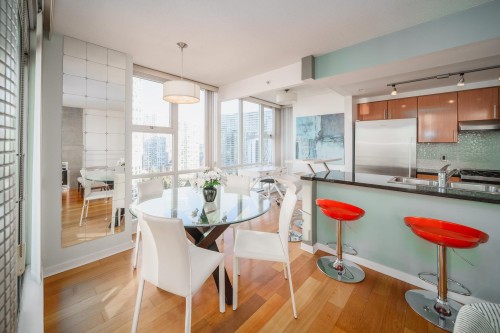 1906-1077 Marinaside Crescent, Vancouver, BC 