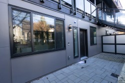 102-2122 32 Avenue E Vancouver, BC V5N 3B9