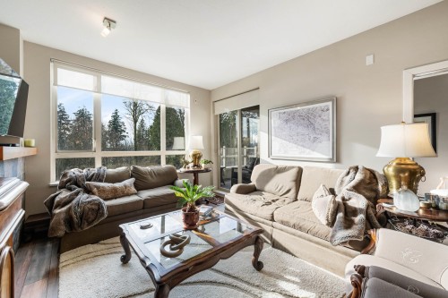 209-560 Ravenwoods Drive, North Vancouver, BC 