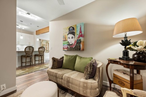 209-560 Ravenwoods Drive, North Vancouver, BC 