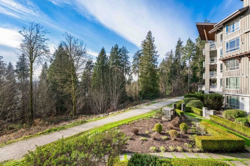 209-560 Ravenwoods Drive, North Vancouver, BC 