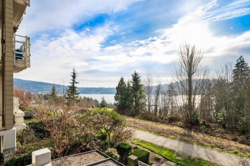 209-560 Ravenwoods Drive, North Vancouver, BC 
