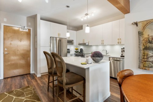 209-560 Ravenwoods Drive, North Vancouver, BC 