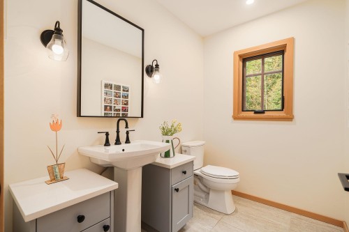 1117 Miller Road, Bowen Island, BC 