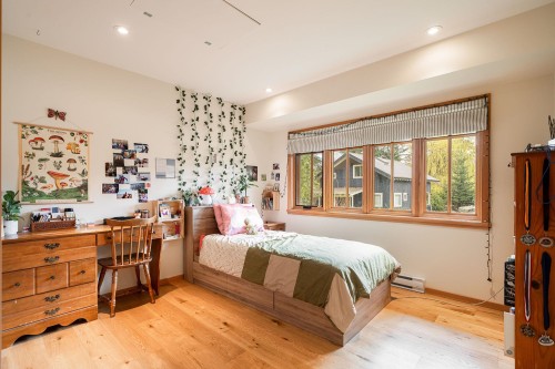 1117 Miller Road, Bowen Island, BC 