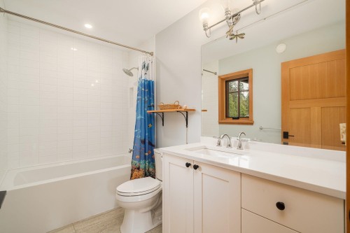 1117 Miller Road, Bowen Island, BC 