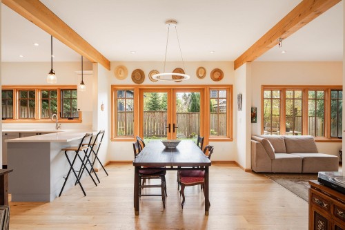 1117 Miller Road, Bowen Island, BC 