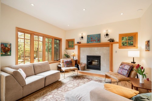 1117 Miller Road, Bowen Island, BC 