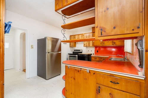 2212 Old Dollarton Road, North Vancouver, BC 