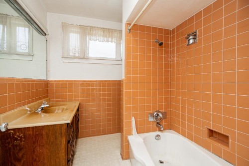 2212 Old Dollarton Road, North Vancouver, BC 