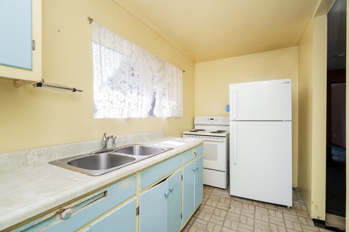 2212 Old Dollarton Road, North Vancouver, BC 