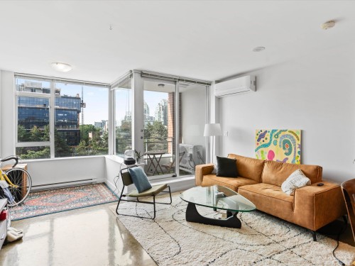 617-221 Union Street  Vancouver, BC V6A 0B4