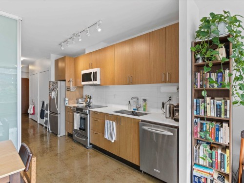 617-221 Union Street, Vancouver, BC 