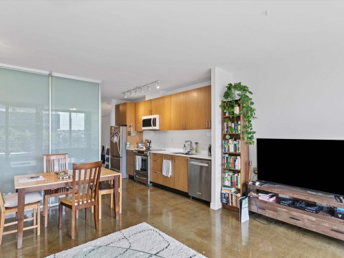 617-221 Union Street, Vancouver, BC 