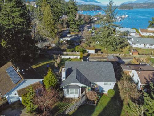 5693 Porpoise Bay Road, Sechelt, BC 